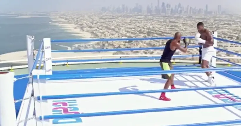 Vidéo : le boxeur Anthony Joshua s’entraîne sur le toit de l’un des hôtels les plus hauts du monde