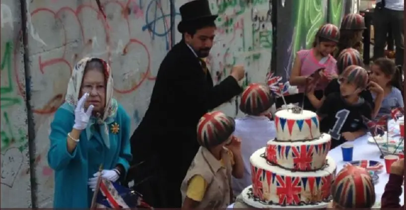 Banksy organise une “cérémonie d’excuses” pour les 100 ans de la déclaration Balfour