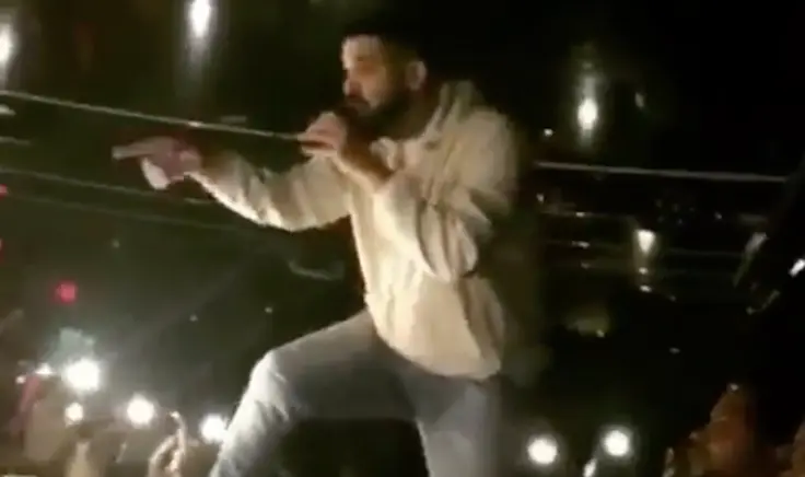 Vidéo : pendant son concert, Drake engueule un mec qui agresse sexuellement des femmes