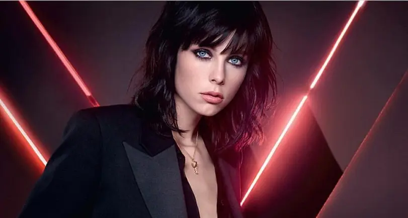 Dans une lettre ouverte, Edie Campbell dénonce la toxicité de l’industrie de la mode