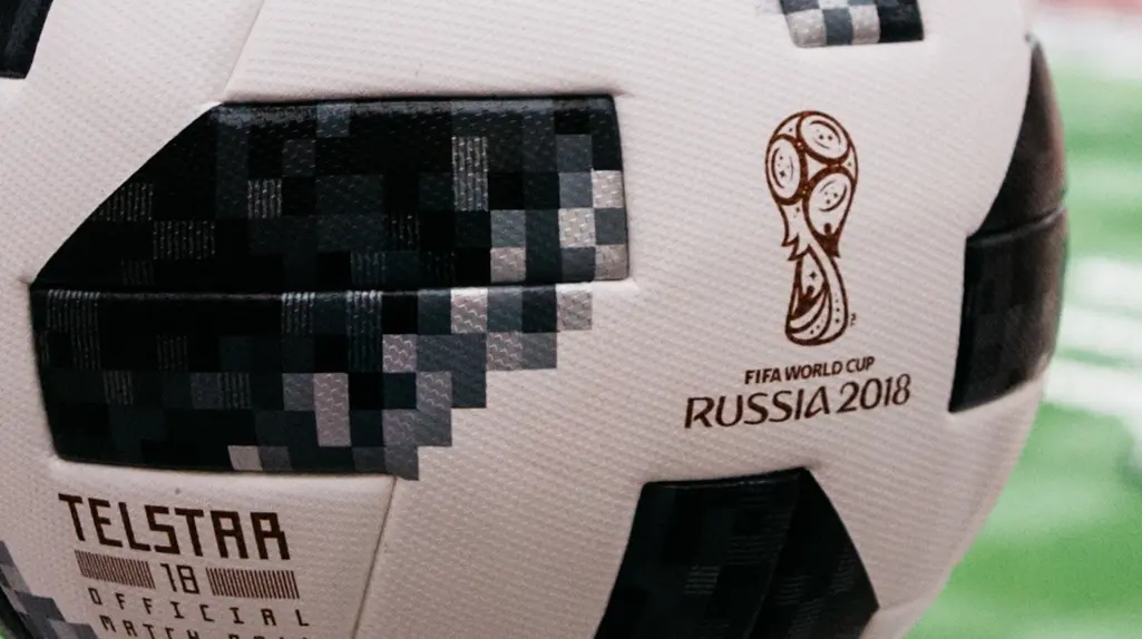 En images : découvrez Telstar 18, le ballon de la Coupe du Monde 2018