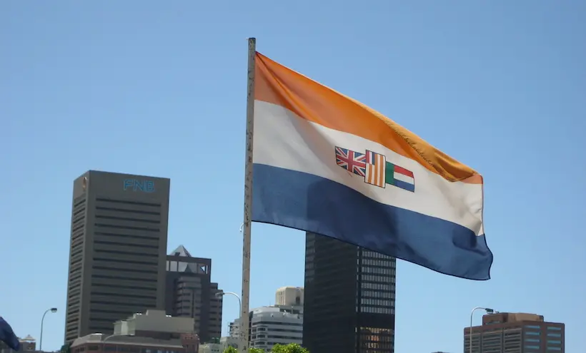 En Afrique du Sud, des manifestants blancs ont brandi le drapeau de l’apartheid