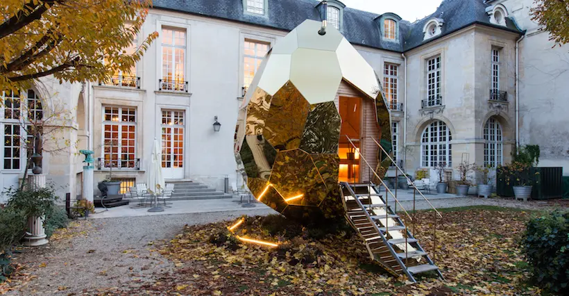 Un sauna en forme d’œuf en or à tester à Paris !