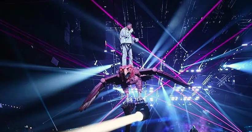 MTV EMA : Travis Scott interprète “Butterfly Effect” à bord d’un oiseau géant