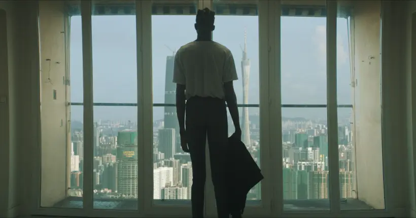 Exclu : entre monde parallèle, gratte-ciel futuristes et combats virtuels, Anoraak dévoile le clip de “Last Call”