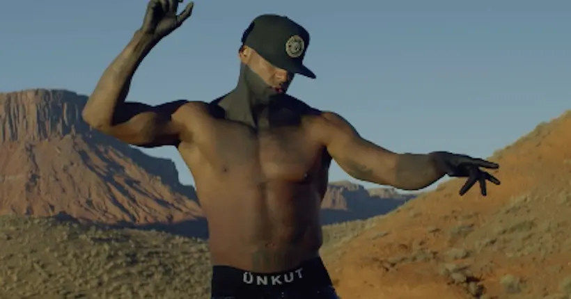 Booba, un cheval et un robot dominent le désert dans le clip de “Friday”