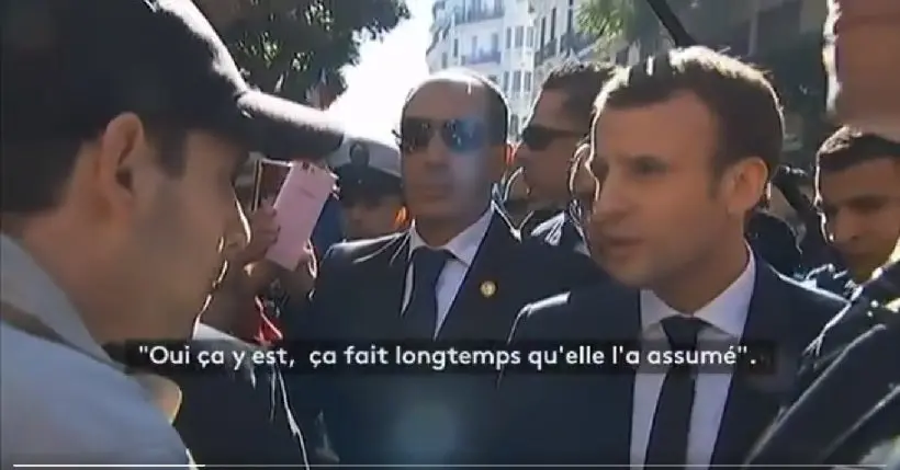 À Alger, Emmanuel Macron, piqué au vif, répond à un jeune qui l’interpelle sur la colonisation