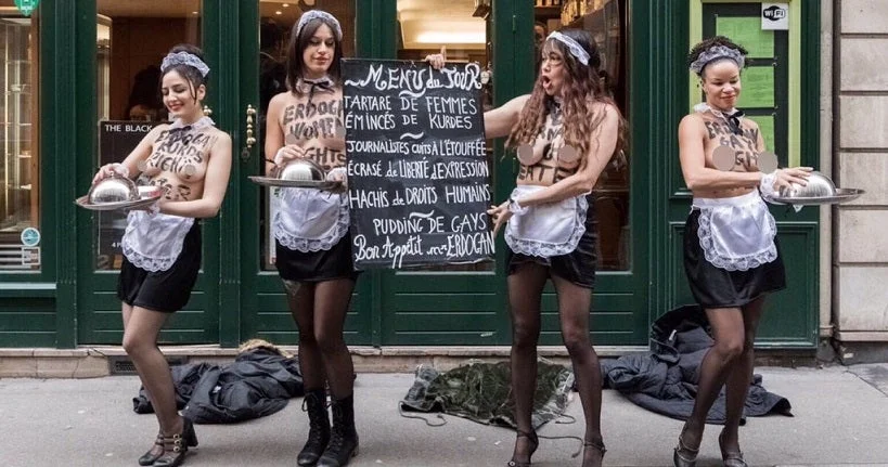 Devant l’Élysée, les Femen attendaient Erdogan de pied ferme
