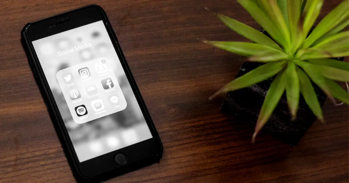 Mettre son écran en noir et blanc permettrait de diminuer son addiction au smartphone