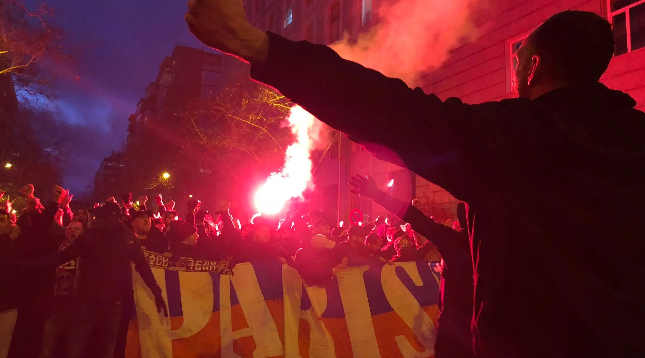 On a passé notre Saint-Valentin avec les ultras parisiens au Santiago-Bernabéu