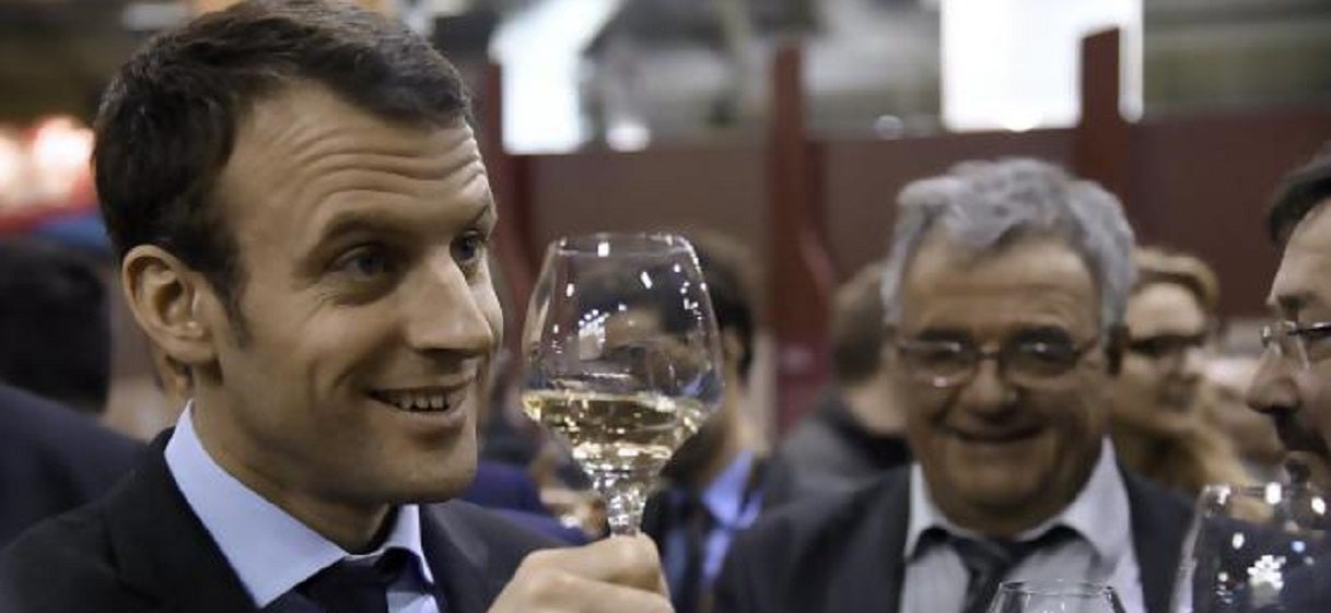 Emmanuel Macron, le “provincial” qui boit du vin “midi et soir”