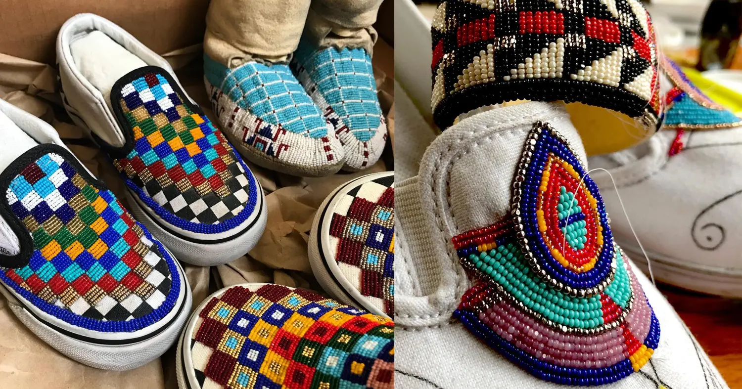 Avec des perles, cette artiste transforme des Vans en mocassins amérindiens