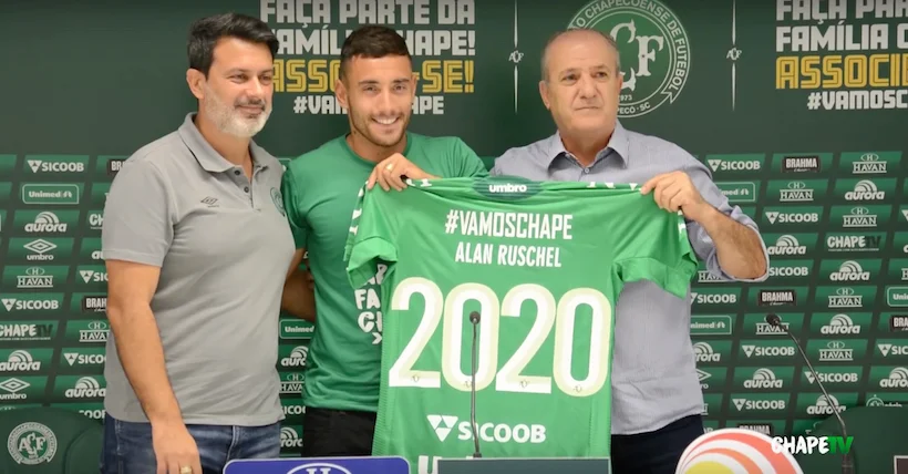 Un rescapé de Chapecoense signe un nouveau contrat avec le club