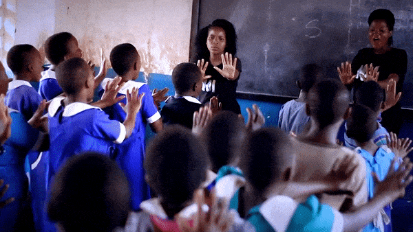 Vidéo : ces fillettes apprennent à utiliser leur voix pour défendre leur corps