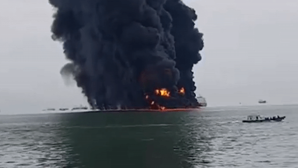 Vidéo : la mer brûle au large de l’île de Bornéo