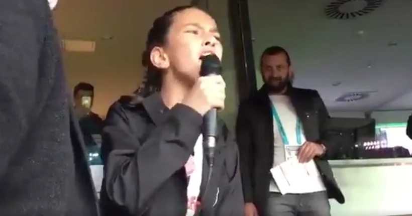 Vidéo : à 10 ans, elle devient la speakerine du Besiktas (pour un match)