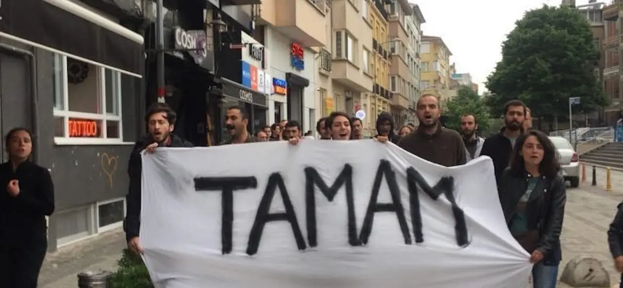 Turquie : des milliers d’internautes disent “ça suffit” à Erdogan