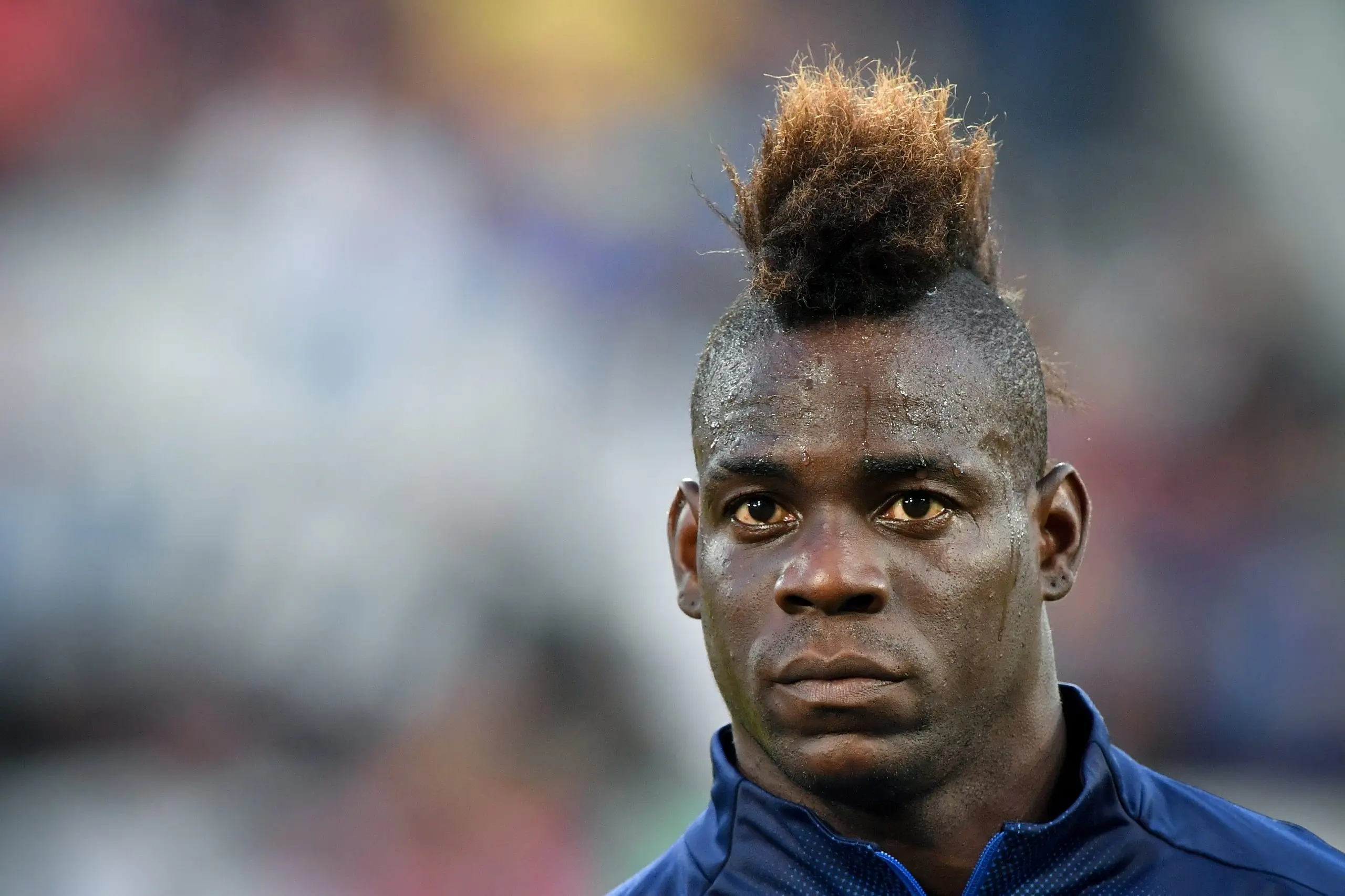 Sur Instagram, Mario Balotelli dénonce une banderole raciste déployée pendant le match de l’Italie