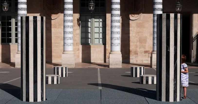 À la demande de Daniel Buren, une œuvre de street art faisant face à ses colonnes a été retirée