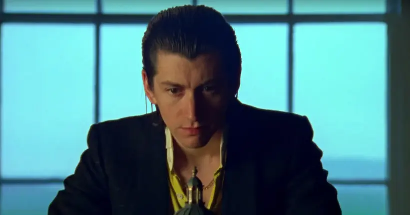 Arctic Monkeys : Alex Turner se la joue Kubrick dans le clip de “Four Out of Five”