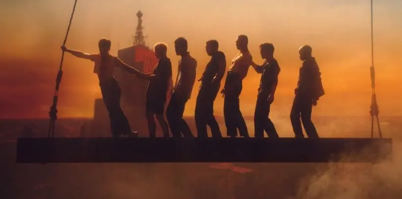 Christine and The Queens mène la danse sur les toits de NYC dans le clip de “Damn, dis-moi”