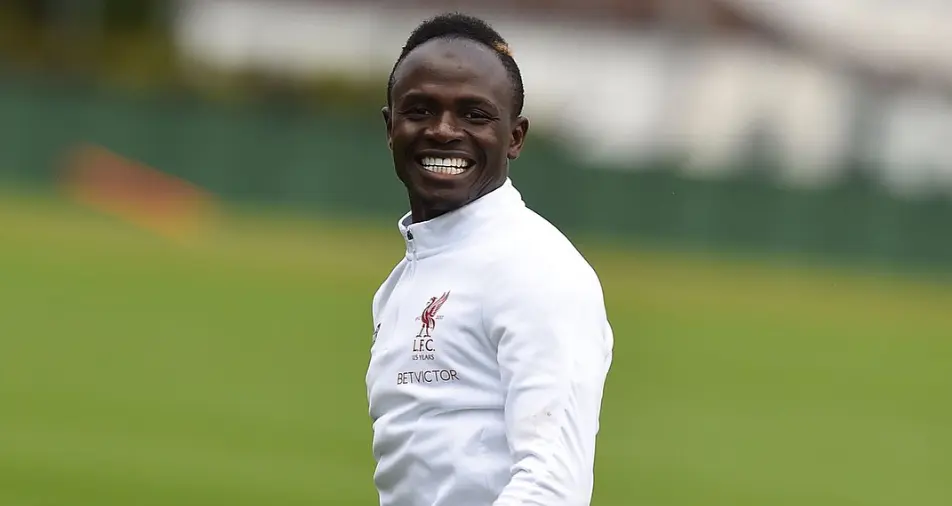 Sadio Mané a offert 300 maillots de Liverpool à son village au Sénégal pour la finale de Ligue des Champions