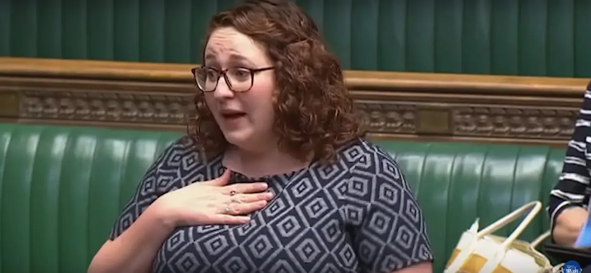 “J’ai mes règles”, une députée lève le voile sur la “précarité menstruelle” au Royaume-Uni