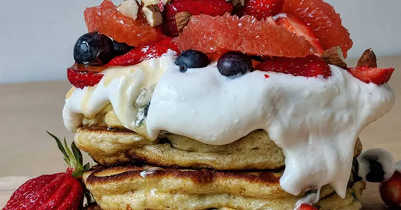 Tuto : pancakes ricotta, fruits rouges et chantilly au sirop d’érable