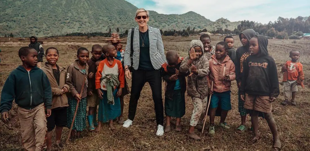 Pourquoi la photo postée par Ellen Degeneres lors de son voyage au Rwanda est problématique