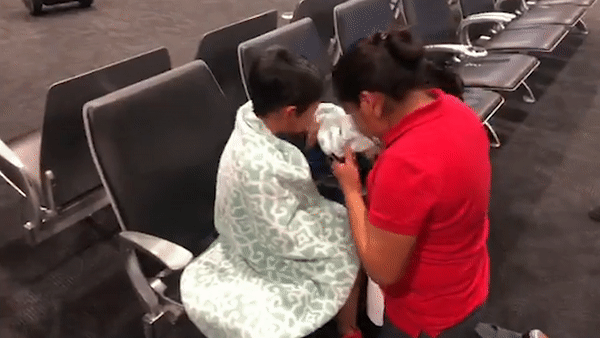 Vidéo : aux États-Unis, cette femme migrante a retrouvé son fils après un mois de séparation