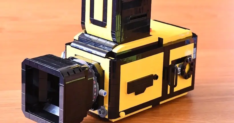 Une photographe a construit de toutes pièces un appareil photo Hasselblad en Lego