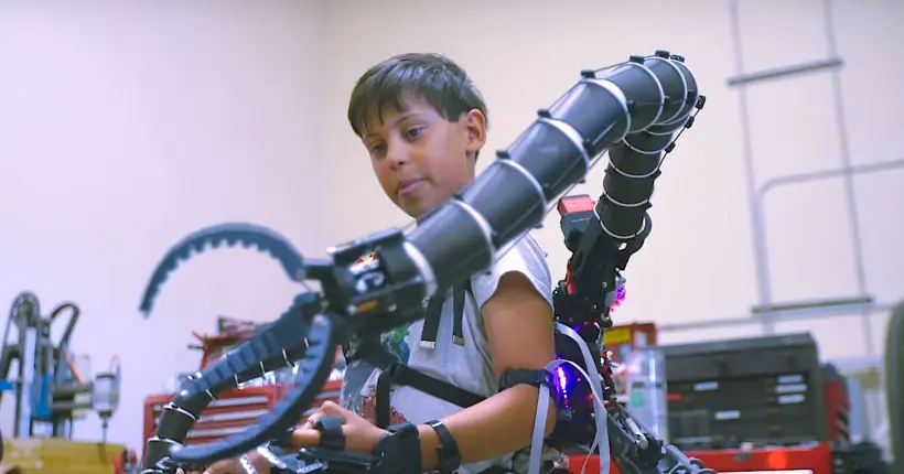 Un inventeur de 19 ans a conçu une prothèse inspirée du Docteur Octopus pour un jeune garçon