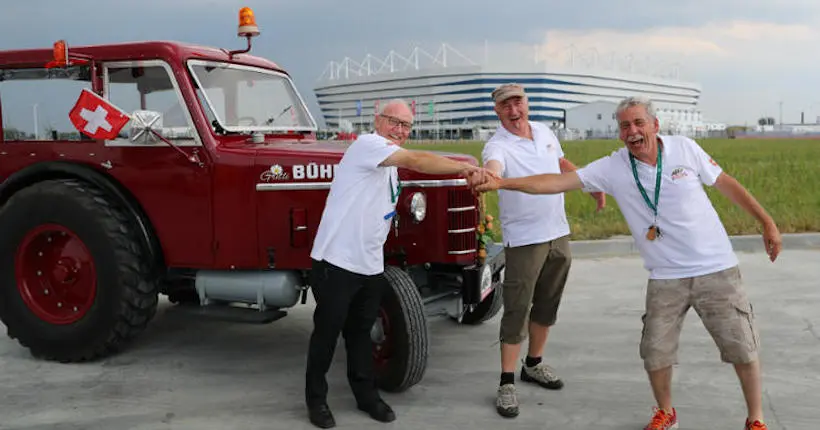 Pour supporter leur équipe, des supporters suisses ont parcouru 2 000 kilomètres… en tracteur