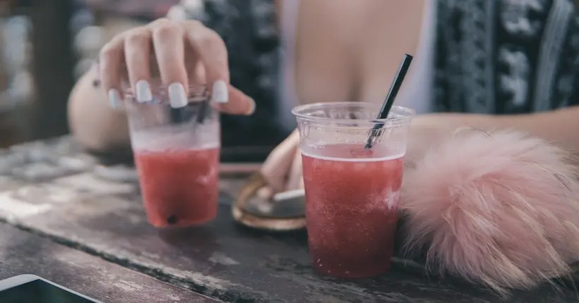 De plus en plus de millennials préfèrent boire un coup chez eux plutôt que dans un bar