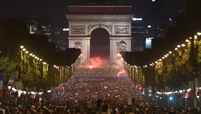 Après la qualification des Bleus, c’était la folie dans les rues de Paris… et partout en France