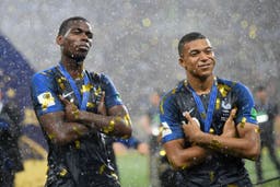<p>MOSCOW, RUSSIA &#8211; JULY 15: Paul Pogba and Kylian Mbappe of France celebrate victory following the 2018 FIFA World Cup Final between France and Croatia at Luzhniki Stadium on July 15, 2018 in Moscow, Russia. (Photo by Matthias Hangst/Getty Images)</p>
