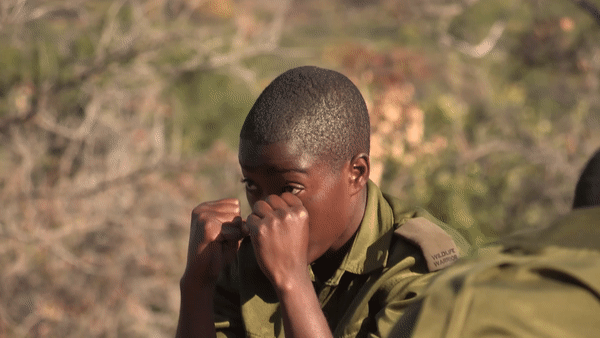 Reportage : avec les chasseuses de braconniers au Zimbabwe