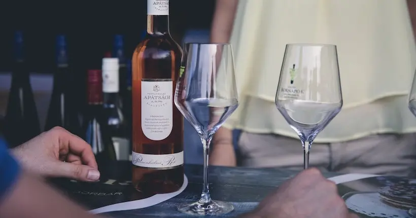 Stupeur à l’apéro : des millions de bouteilles de rosé espagnol étiquetées afin de passer pour du vin français