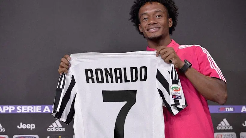 Après avoir donné le 7 à Cristiano Ronaldo, Cuadrado demande à ses fans de choisir son nouveau numéro de maillot sur Twitter