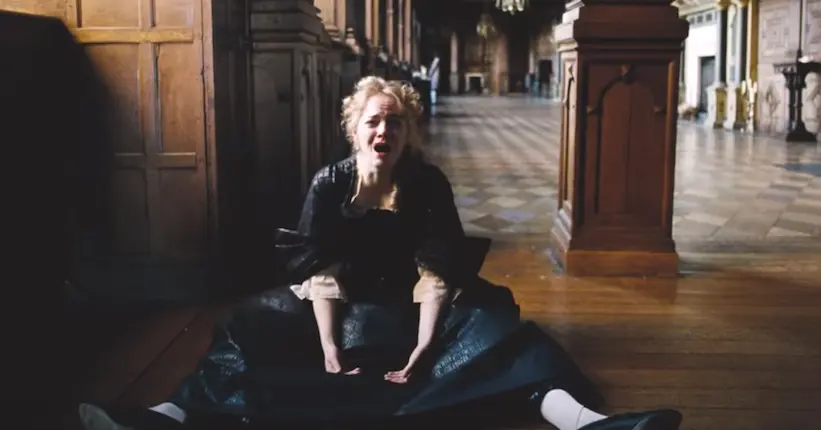 Emma Stone est en plein craquage dans le somptueux teaser de The Favourite