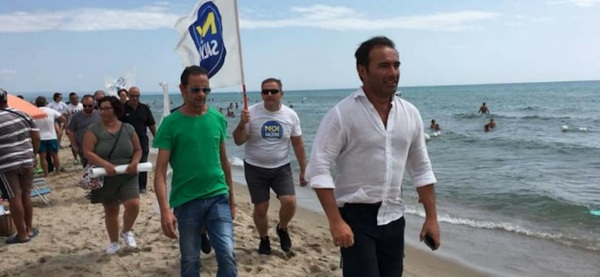 “Fascistes !” : des militants de la Ligue du Nord chassés d’une plage