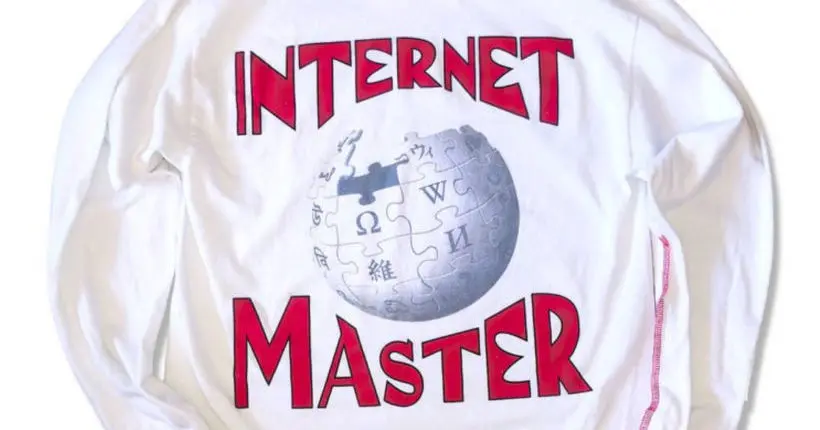 Wikipédia et ABC sortent un T-shirt pour soutenir l’information libre avec classe