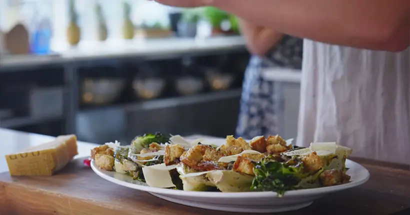 Vidéo : la recette pour une salade César ultime