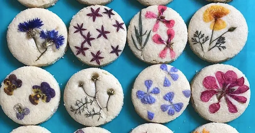 Des desserts décorés de fleurs comestibles, pour donner un côté bucolique à vos gâteaux