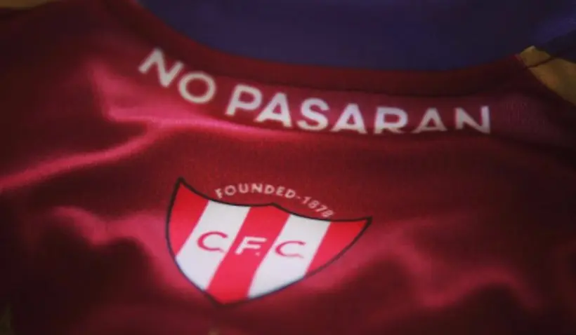 Un club amateur anglais devient célèbre grâce à son maillot commémorant l’anniversaire de la fin de la guerre civile espagnole