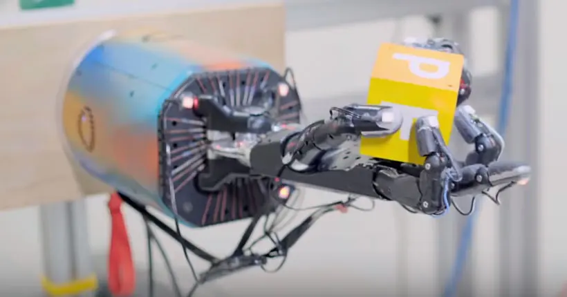 Vidéo : une IA aide cette main robotique à s’améliorer sans cesse