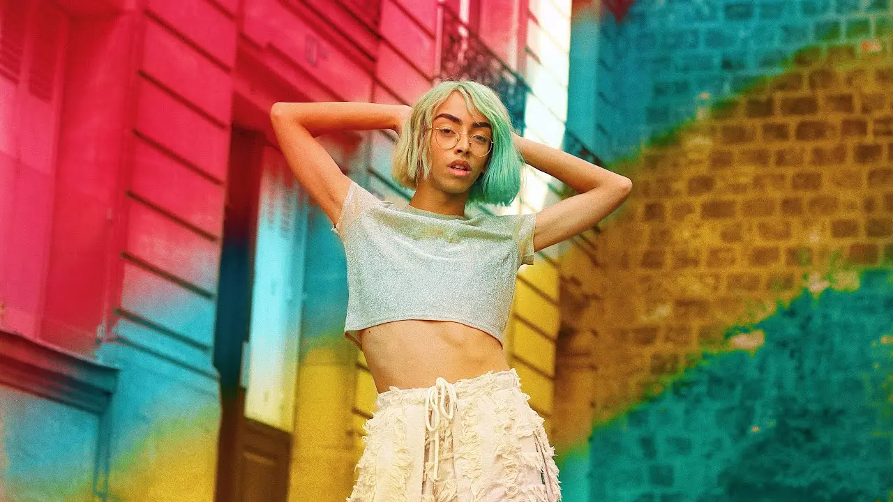 Discussion avec Bilal Hassani, le youtubeur queer qui casse les codes