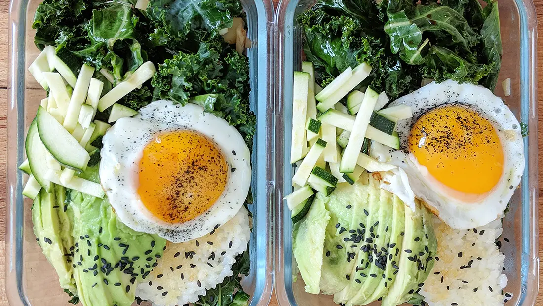 Tuto meal prep : kale, vinaigrette agrumes et riz croustillant