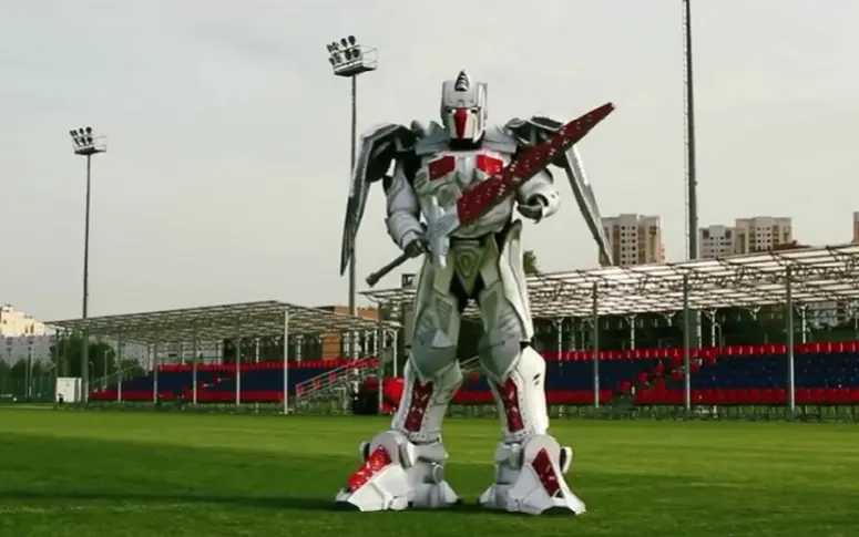 La Biélorussie a une nouvelle mascotte : un robot géant qui ressemble à un Transformers