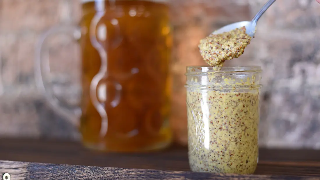 Vidéo : le génial Brad Leone nous apprend à fabriquer notre propre moutarde